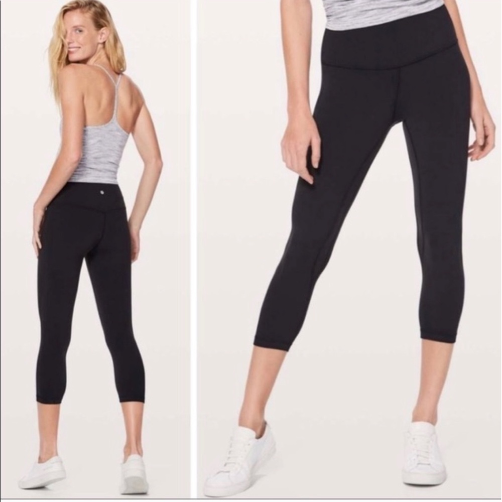 Lululemon Wunder Under Crop Legging in Black. Size 6.